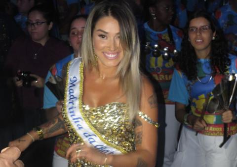  Dani Bolina é coroada Madrinha de Bateria da Vila Maria